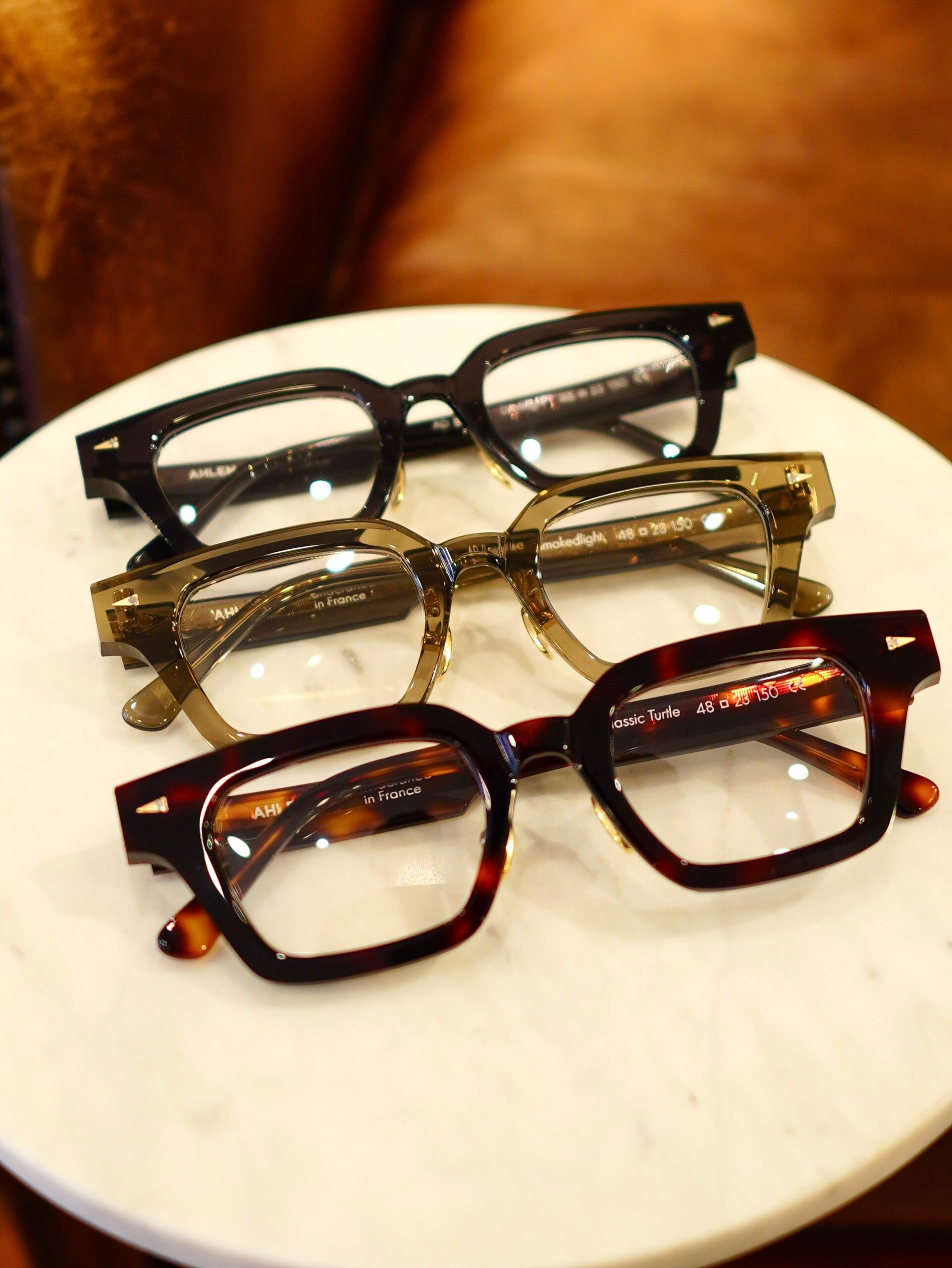 brand:AHLEM
mod:Boetie
col:Darklight/Smokedlight/ClassicTurtle
以前は数量限定生産にてリリースされ、即完売した人気モデル『Boetie』
今回は新色に加え、鼻あてがチタンパッドになって再登場です!
直線的なスクエアウェリントンシェイプ。
カッティングによって立体感を出しているため、眼鏡の主張が強くなりすぎないのもポイントです。
性別問わずオススメのモデルです。
是非この機会にお試しください!
商品に関するお問い合わせはDM、お電話、メールでも受付しておりますのでお気軽に問い合わせください。
shop data
最寄り駅 自由が丘
正面口出口から歩いて約5分です。
住所 152-0035
東京都目黒区自由が丘1-16-13ヒルズ自由が丘1F
03-5731-6612
info@beauxyeux.jp
shop information
SHOP beauxyeux Jiyugaoka
ZIPCODE 152-0035
1F Hills Jiyugaoka 1-16-13
Jiyugaoka Meguro-ku Tokyo JAPAN
+81-35731-6612
info@beauxyeux.jp
#自由が丘
@beauxyeux_azabu
@ahlem
@globespecs_1998
