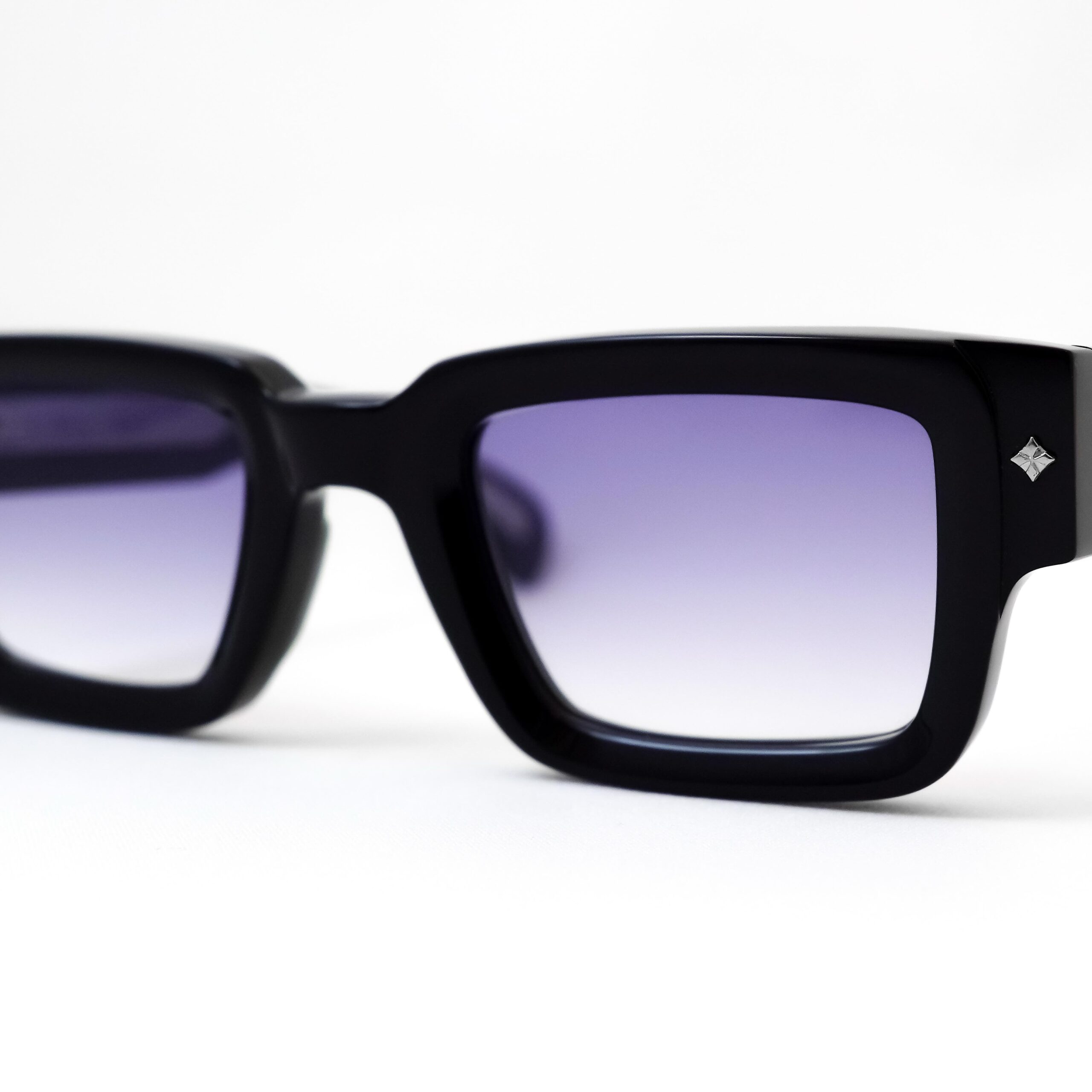 【SATO EYEWEAR - CERVANTES】

brand : SATO
model : CERVANTES
color : N-1

SATO(SATO EYEWEAR)より、【CERVANTES】をご紹介いたします。

ブラックのフレームに、ネイビー系のグラデーションレンズが組み合わされた「N-1」というカラー。

厚みのあるアセテートと、シャープなスクエアシルエットが特徴的な一本です。

フロントに施された立体的なカッティングが光の陰影を生み出し、重厚なフォルムに奥行きを与えます。

さらに、ヨロイ部分の繊細な段差や、テンプルに配されたダイヤ型の装飾など、細部にまでこだわりが感じられるデザイン。

日本製アセテートならではの艶と質感に、グラデーションレンズが程よい抜け感をプラスします。

クラシックな要素と現代的なエッジを融合させた、SATO EYEWEARらしい存在感のあるモデルです。

世界限定400本という希少性も魅力のひとつとなっております。

ぜひ店頭にてお試しください。

shop data 
::: ボズュー麻布 :::
最寄り駅 麻布十番駅
5b出口から徒歩約1分
住所 106-0045
東京都港区麻布十番1-10-12須田ビル 1F
03-6230-9983
azabu@beauxyeux.jp 

Introducing the CERVANTES by SATO (SATO EYEWEAR).

Shown here in the “N-1” colorway, this model features a black frame paired with navy-toned gradient lenses.

Its bold, thick acetate construction and sharp square silhouette create a distinctive, striking look.

The sculptural cuts across the front create beautiful contrasts of light and shadow, adding depth and dimension to its substantial form.

Every detail reflects thoughtful craftsmanship, from the subtle stepped detailing at the end pieces to the diamond-shaped accents on the temples.

The rich luster and refined texture of Japanese-made acetate are complemented by the gradient lenses, which bring a touch of lightness and balance to the overall design.

Blending classic elements with a contemporary edge, the CERVANTES embodies the distinctive presence and design philosophy of SATO EYEWEAR.

Adding to its appeal, this exclusive model is limited to just 400 pieces worldwide.

We invite you to experience the CERVANTES in person at our store.

Shop Information 
::: Beauxyeux Azabu :::
Nearest Station: Azabu-Juban Station
Approximately 1-minute walk from Exit 5b
Address: 1F Suda Building, 1-10-12 Azabu-Juban, Minato-ku, Tokyo 106-0045
03-6230-9983
azabu@beauxyeux.jp

@beauxyeux_jiyugaoka